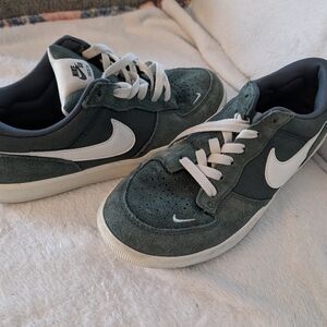 Nike SB Force 58Vintage Green Suede. Men's Size 8